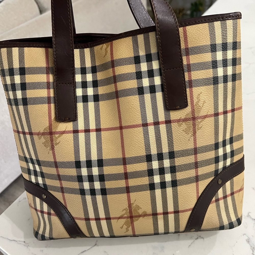 Burberry Full Leather , short handle, Medium size - Picture 9 of 13